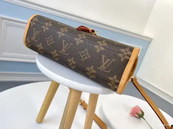 VUITTON IVY LOUIS 0601